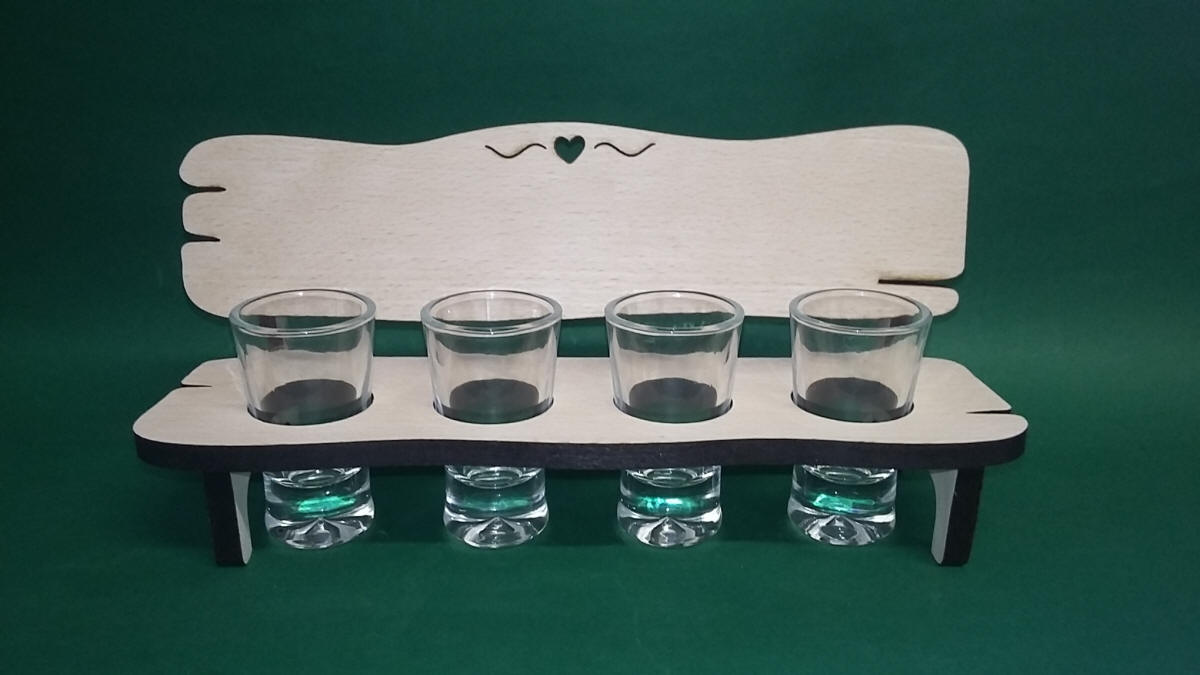 PIKUSA-penkki 4 lasilla